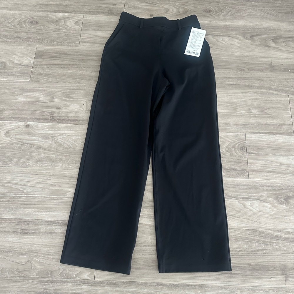 Lululemon Black High-Rise Straight-Leg Luxtreme Pants Small Short